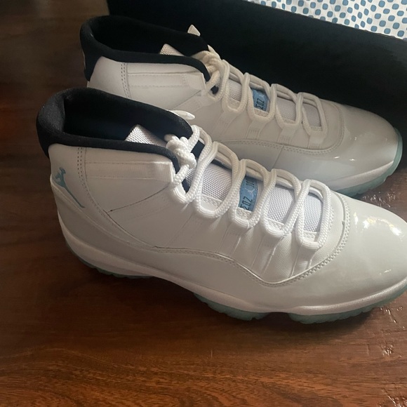 Jordan 11 “Legend Blue”